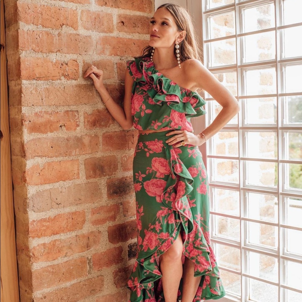 Set of skirt and top green with pink flowers 🌸